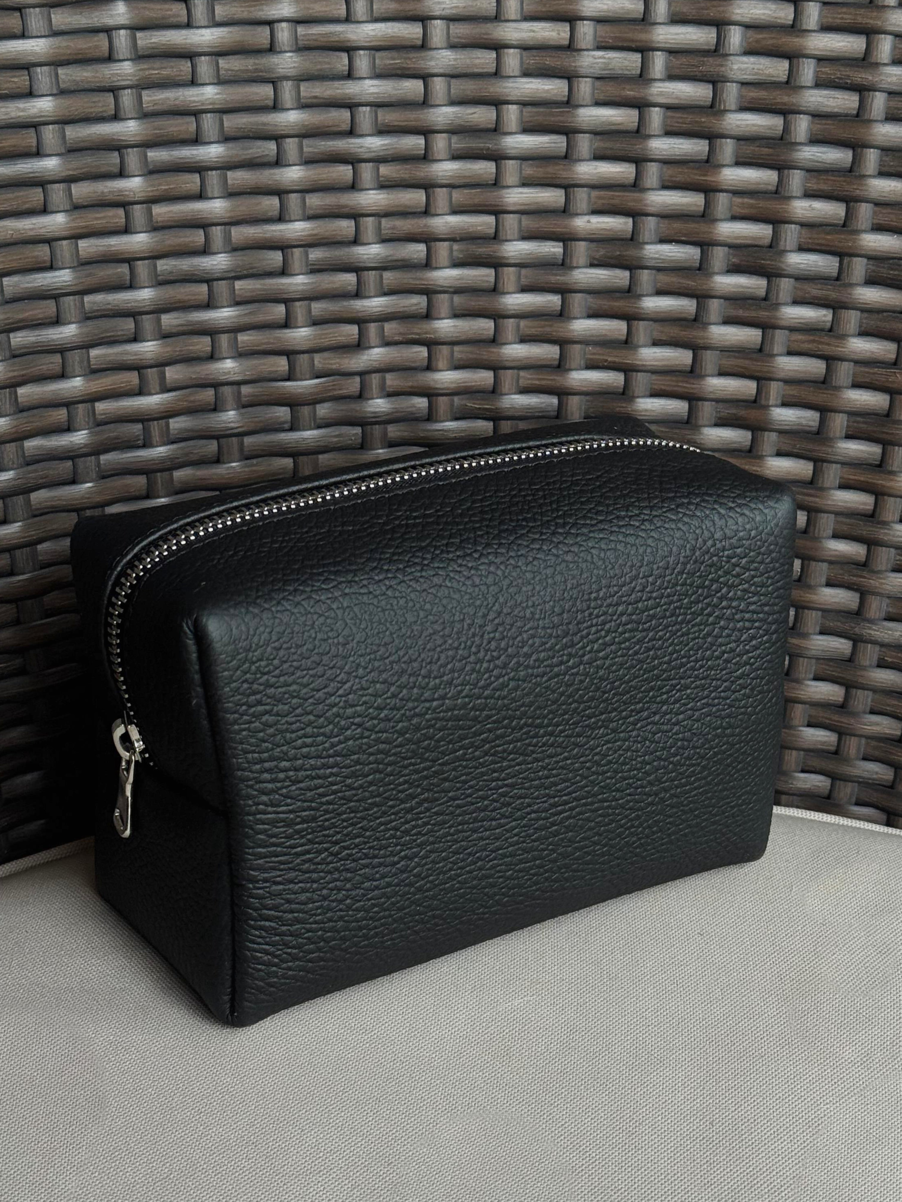 KIT DÍA DE LAS MADRES · COSMETIQUERA + COLLAR PLATA